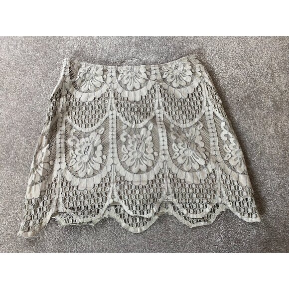 Dance & Marvel Beige Lace Overlay Mini Skirt Floral Design Scalloped Hem Medium - Picture 2 of 8
